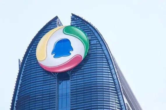 qq交友中心首页怎么进入？